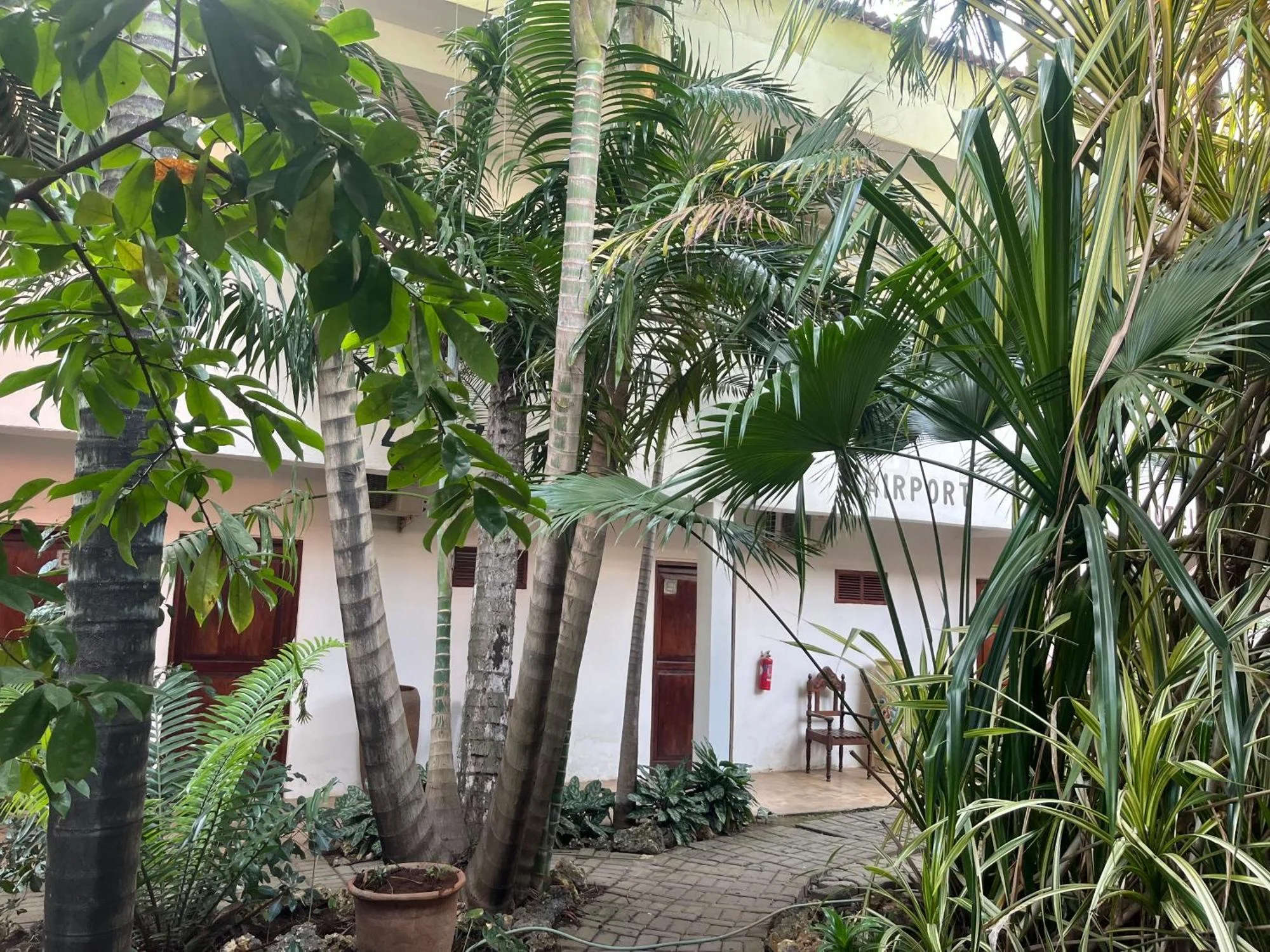 27 Cafe Zanzibar Airport Hotel - Image 2