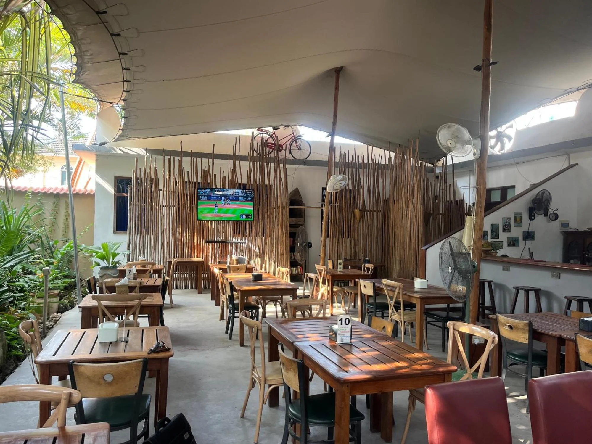 27 Cafe Zanzibar Airport Hotel - Image 3