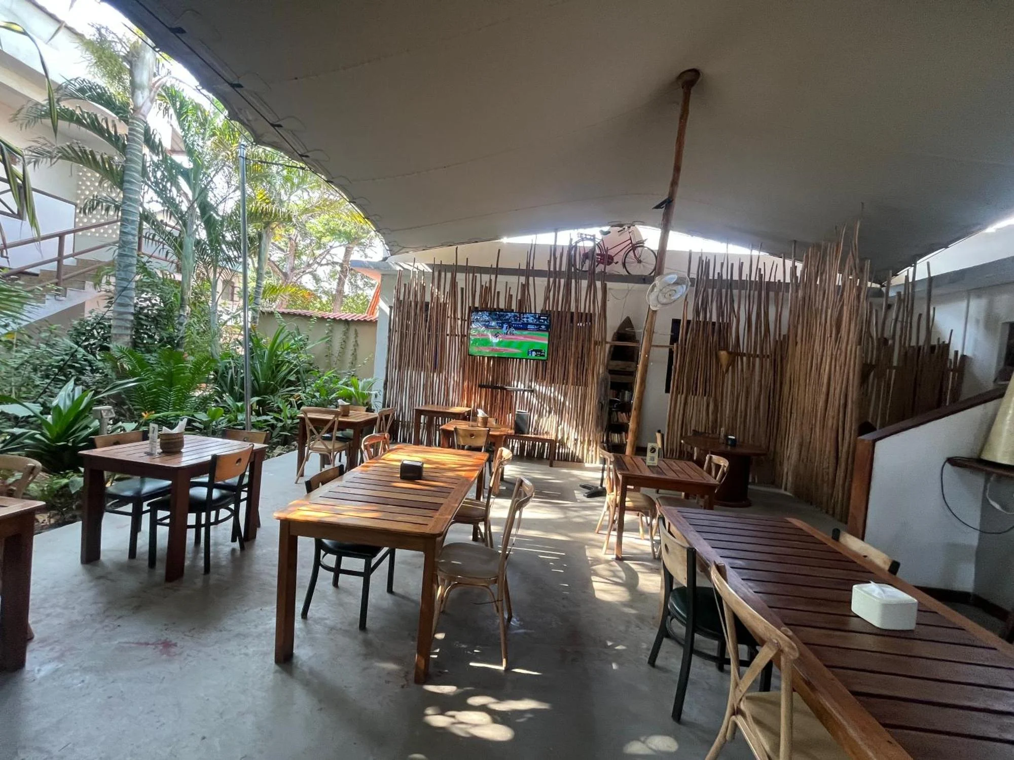 27 Cafe Zanzibar Airport Hotel - Image 4