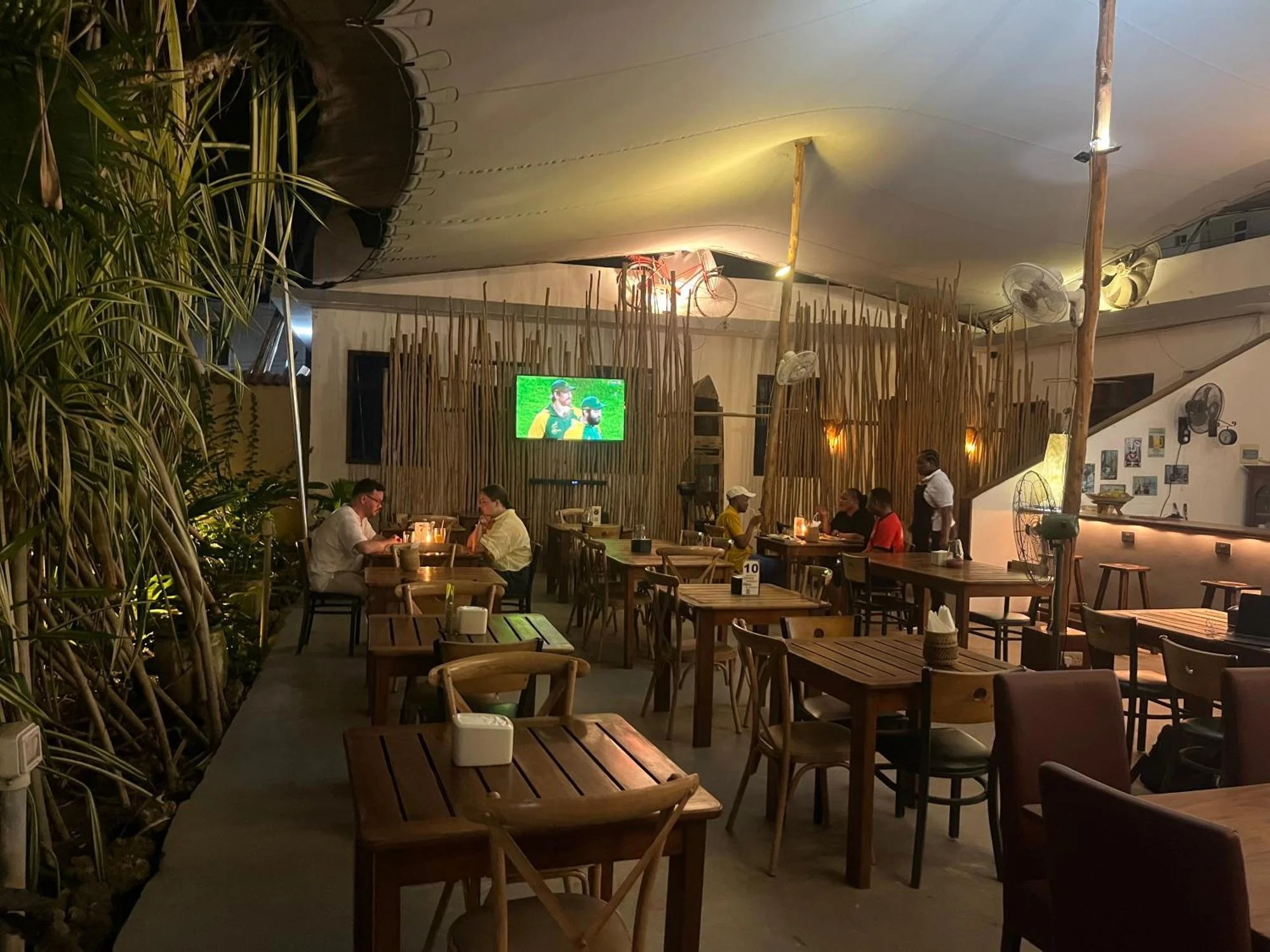 27 Cafe Zanzibar Airport Hotel - Image 7