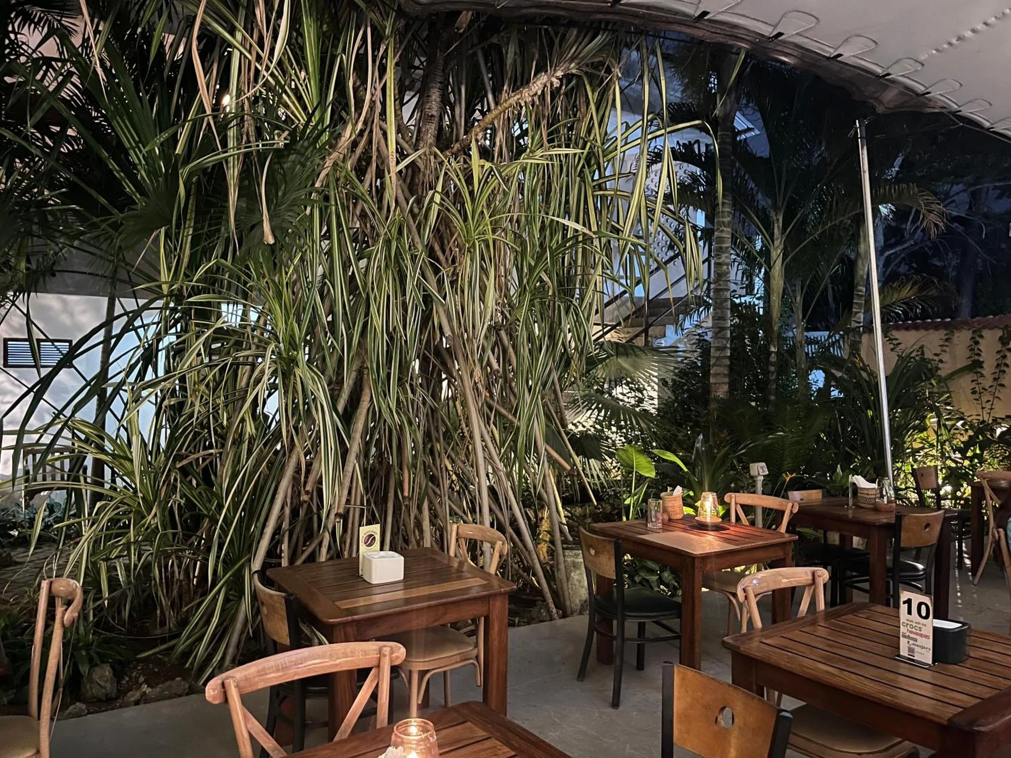 27 Cafe Zanzibar Airport Hotel - Image 9