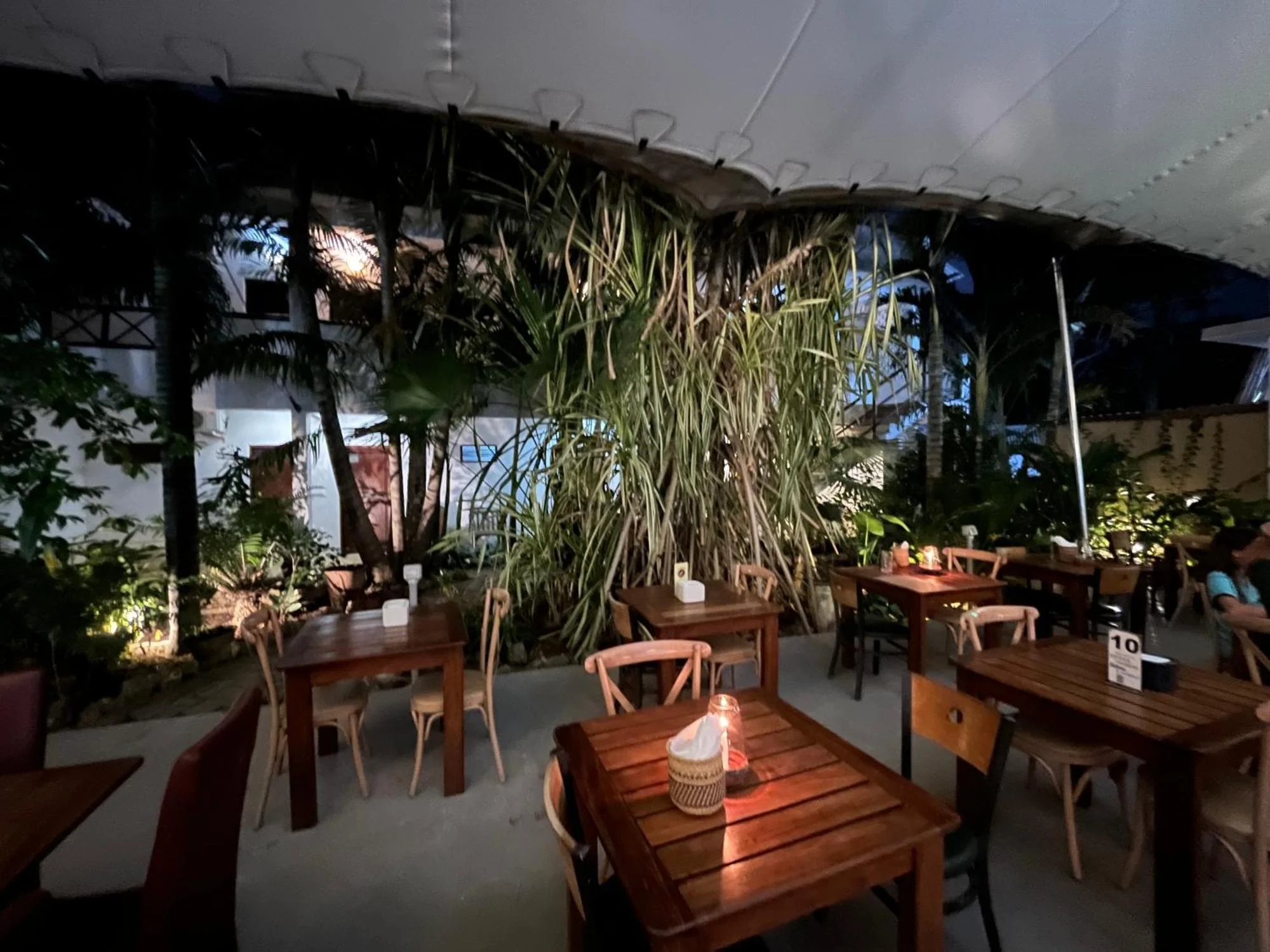 27 Cafe Zanzibar Airport Hotel - Image 12