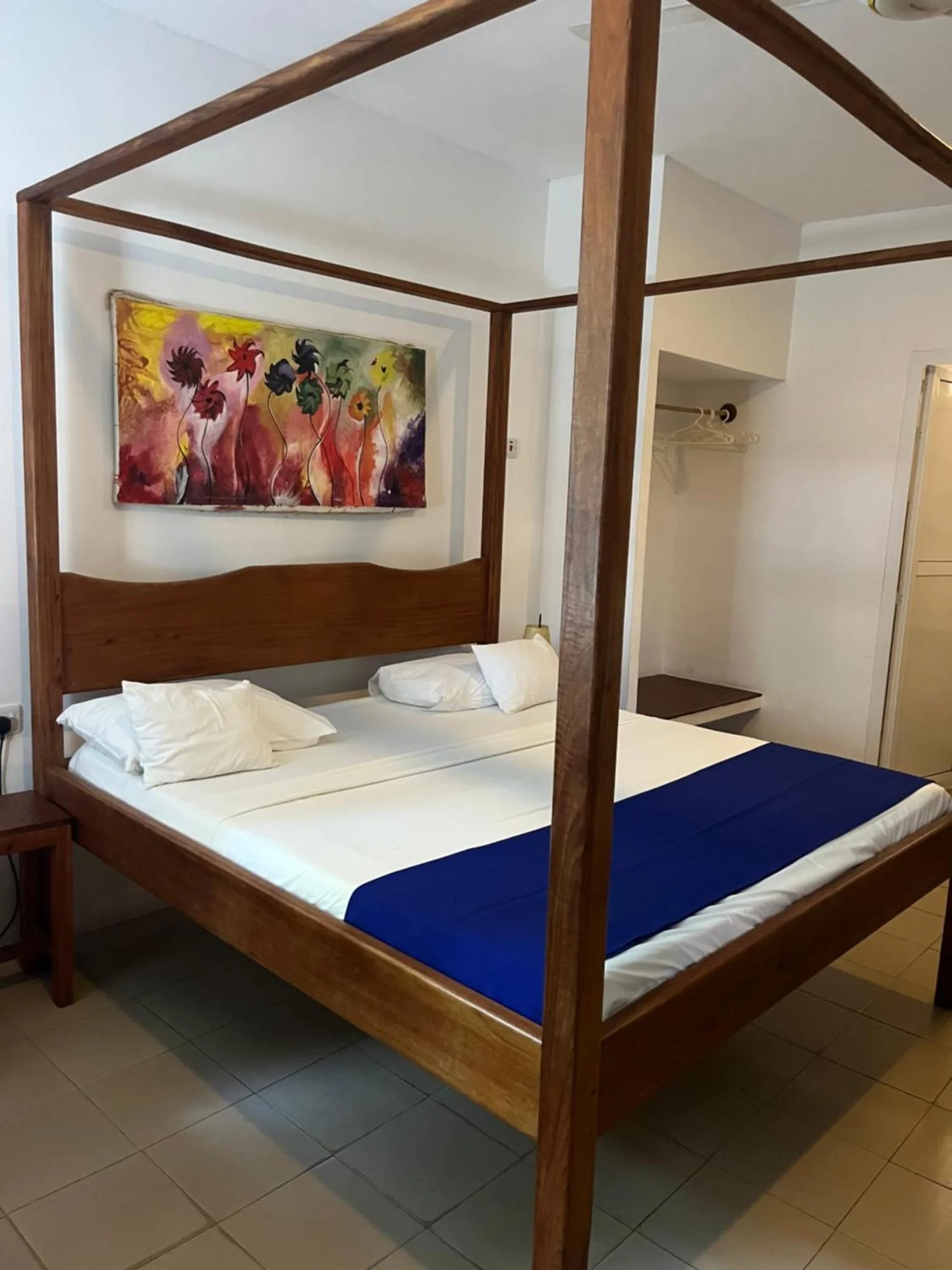 27 Cafe Zanzibar Airport Hotel - Image 13