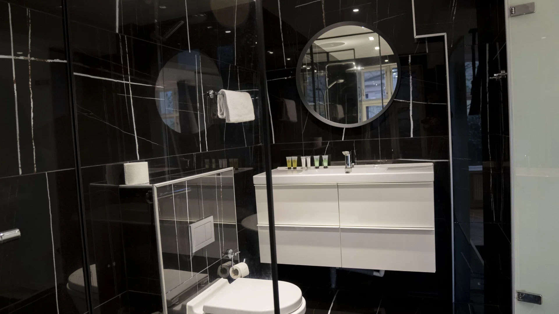 A Hotels City - Image 11