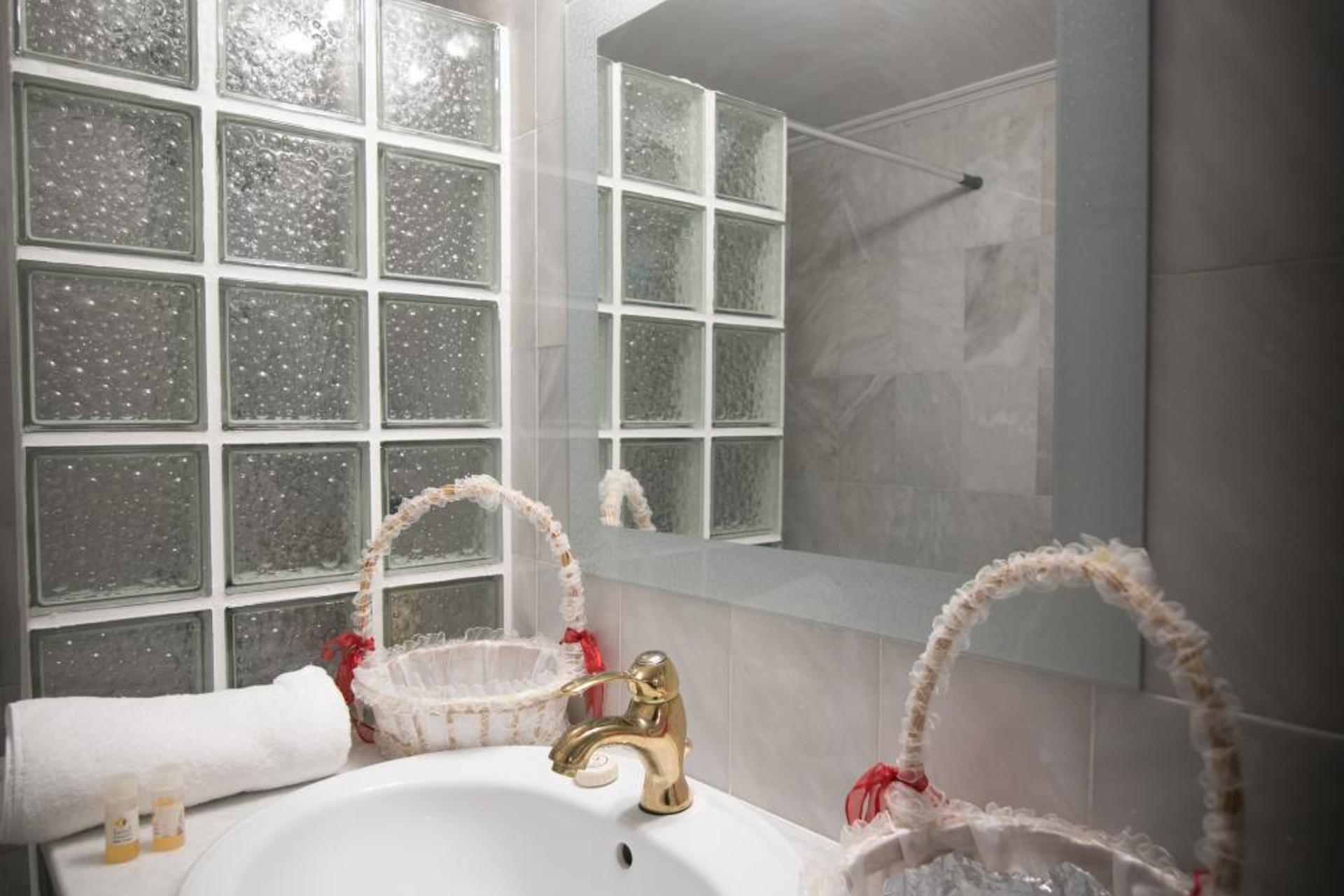 Aias Summer House - Image 14