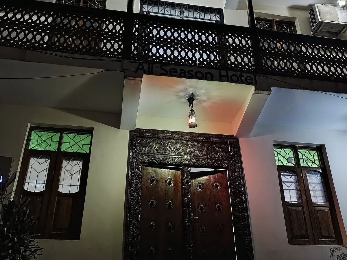 ALL SEASONS HOTEL - Image 8