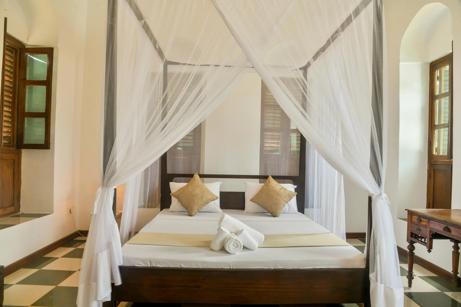 ALL SEASONS HOTEL - Image 1