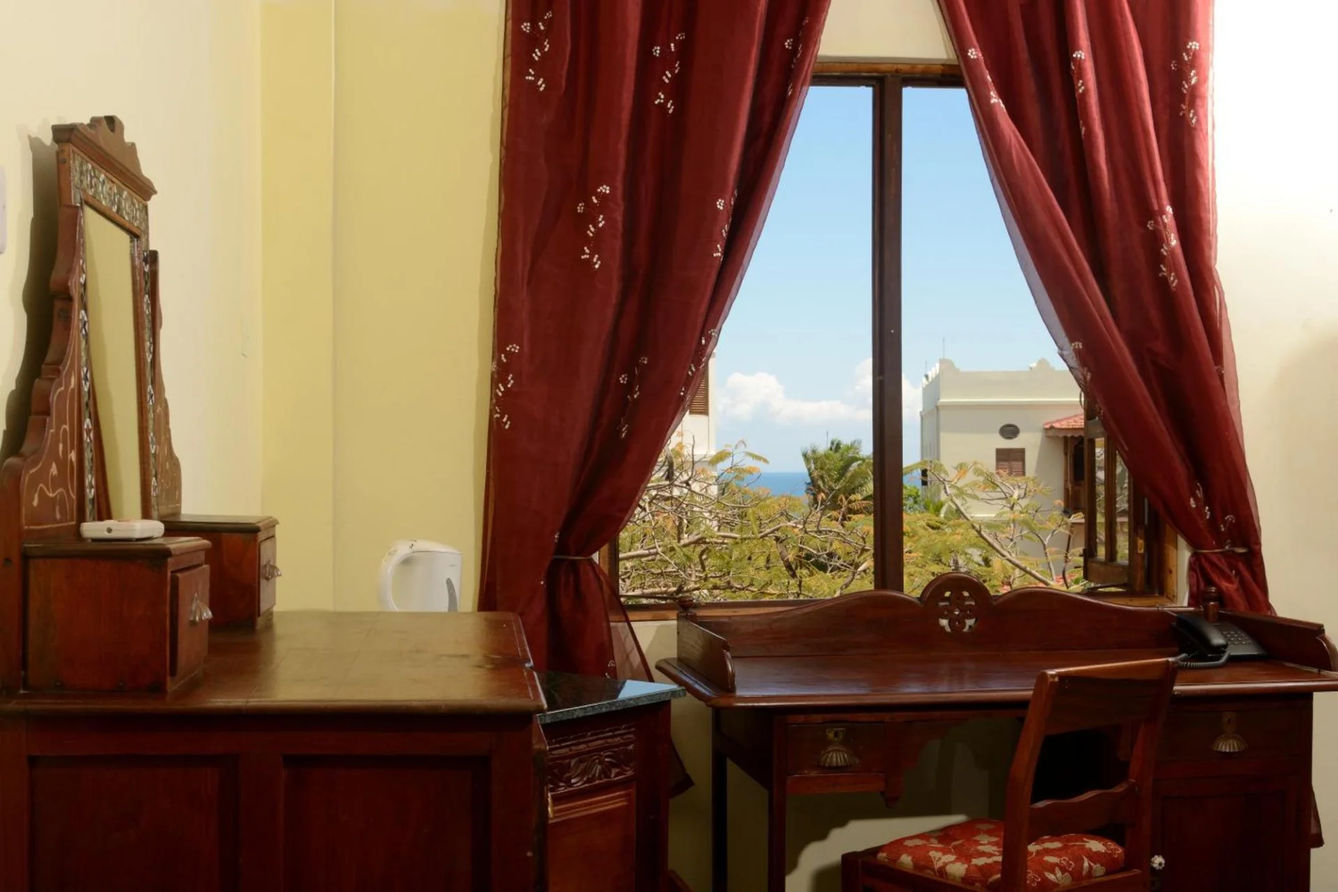 ALL SEASONS HOTEL - Image 6