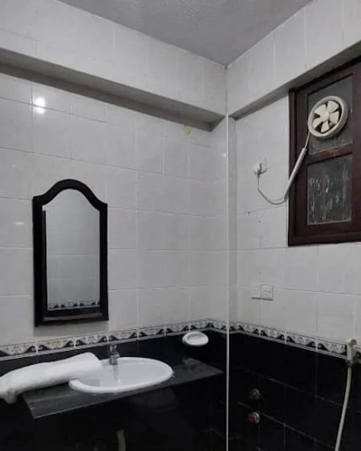 ALL SEASONS HOTEL - Image 13