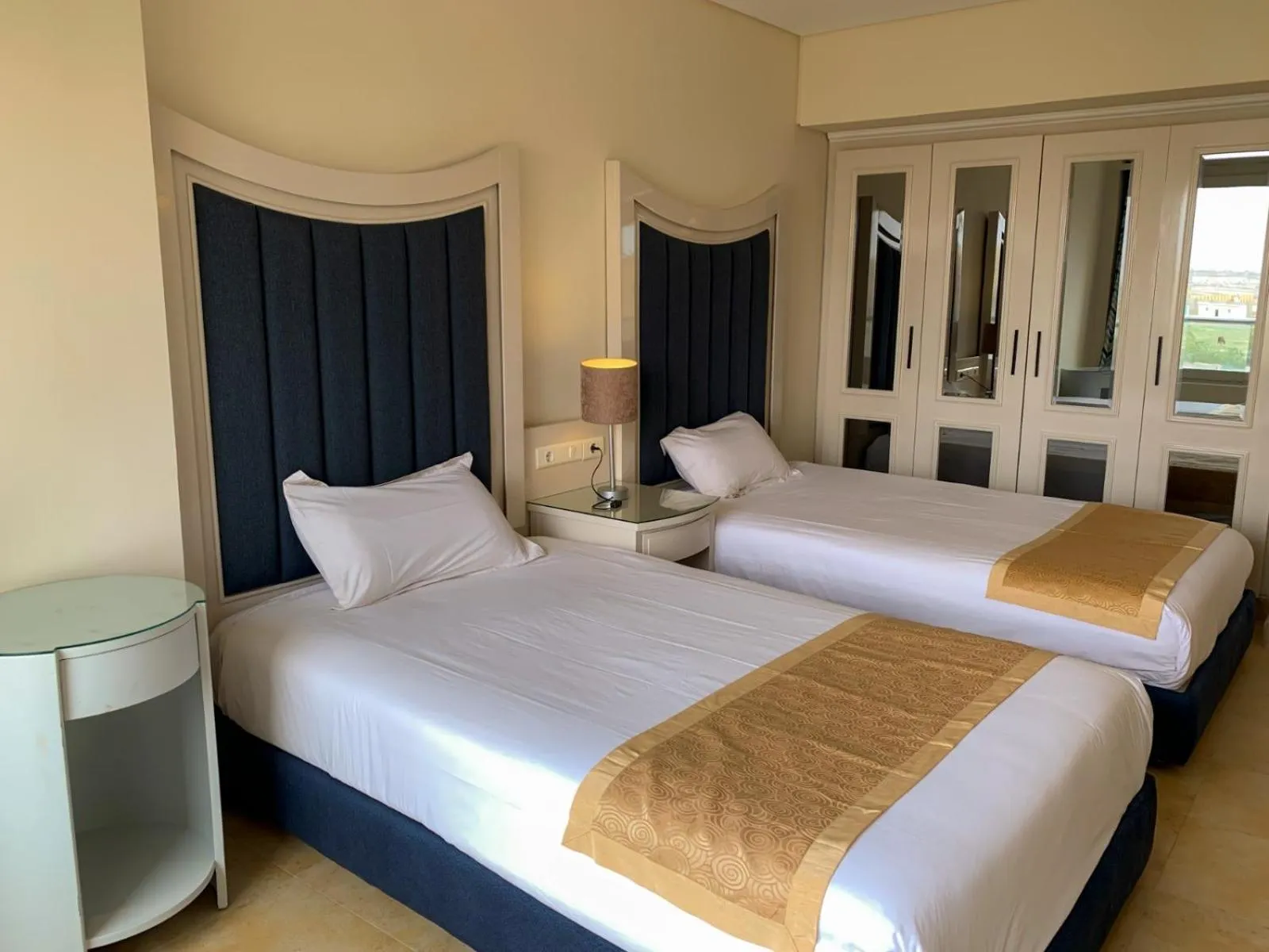 Beau Site Belle Vue Hotel - Image 12