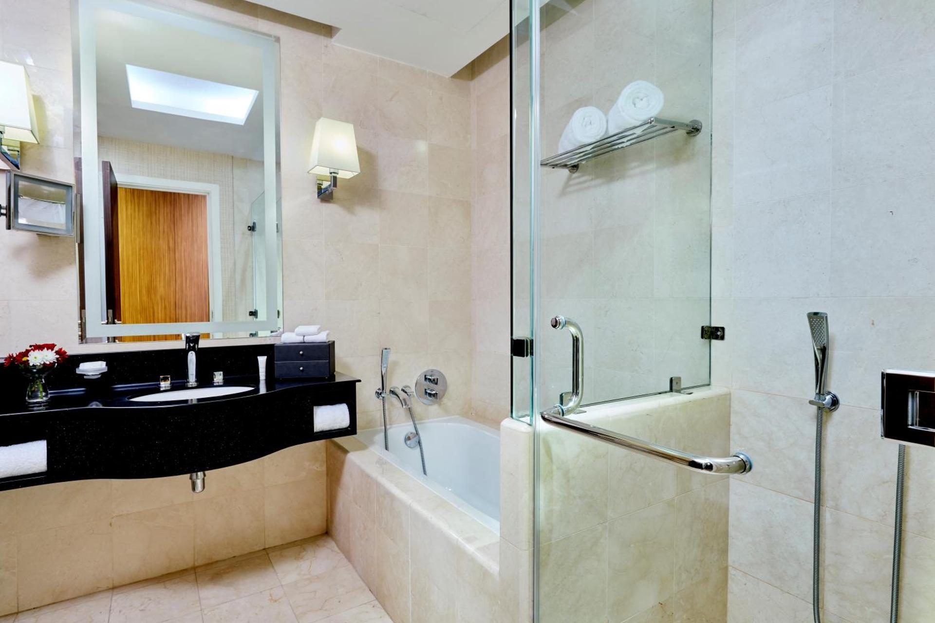 Best Plaza West Bay Hotel - Image 11