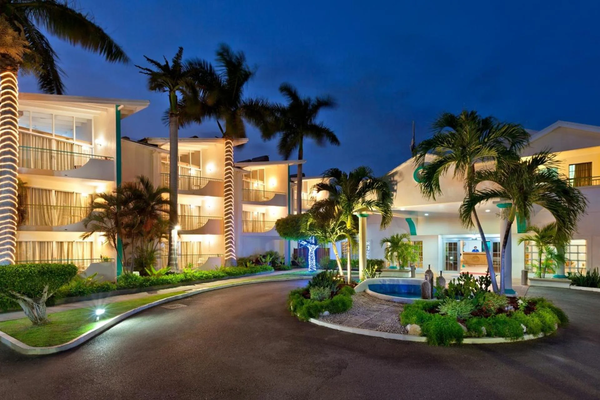 Blue Horizon Hotel - Image 7