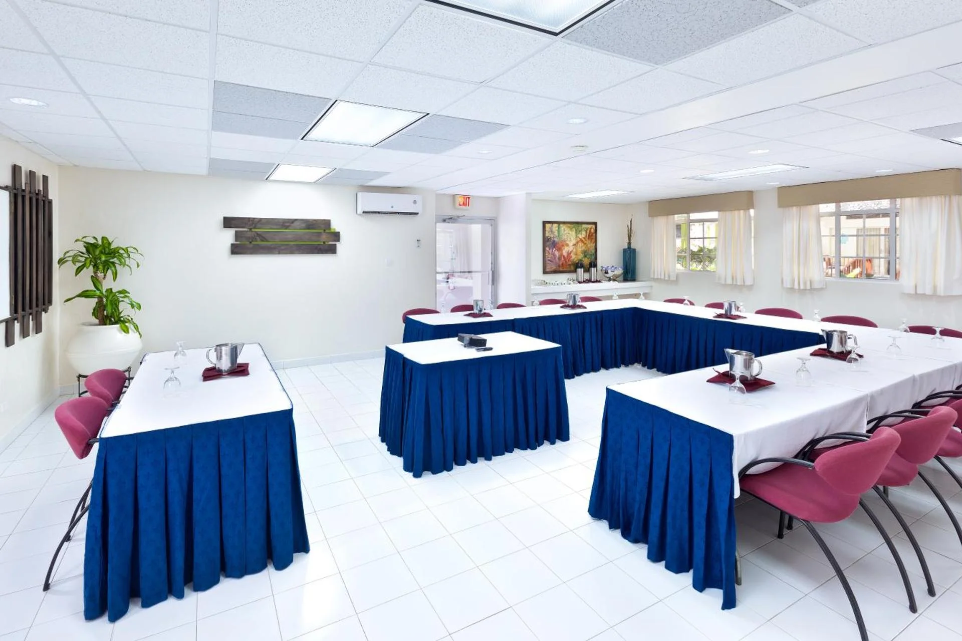 Blue Horizon Hotel - Image 8