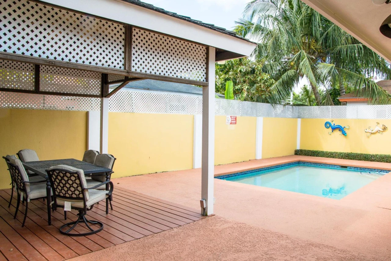 Brownstone Guesthouses Seabeach - Image 2