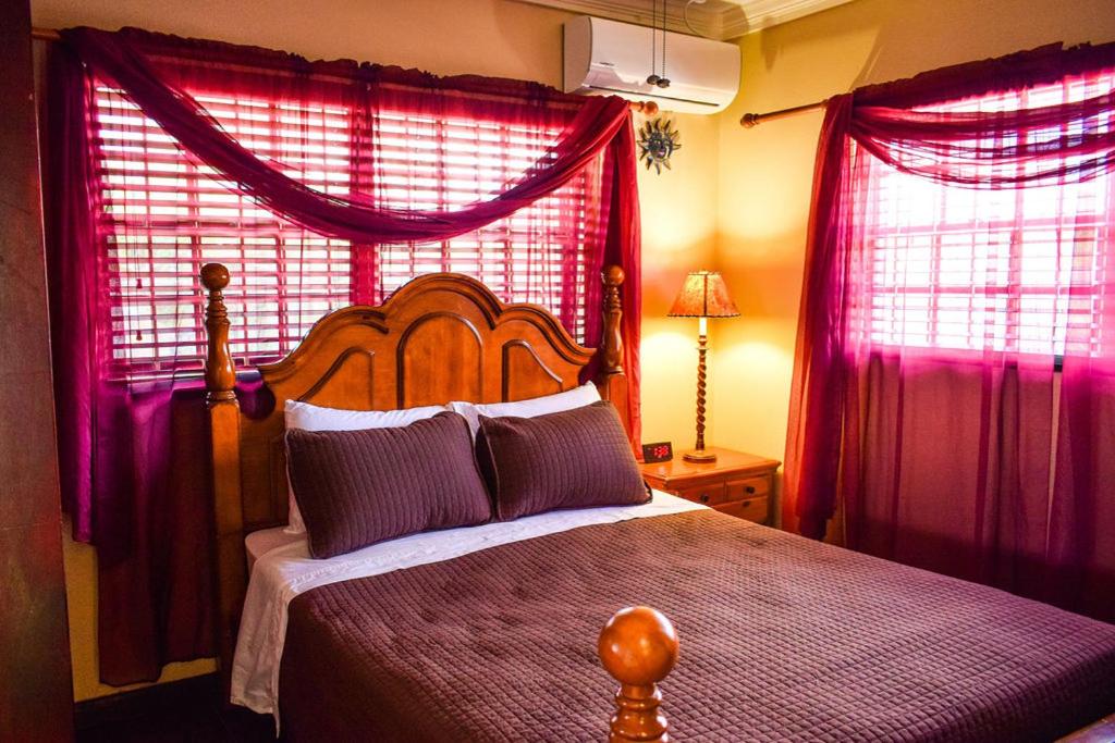 Brownstone Guesthouses Seabeach - Image 20