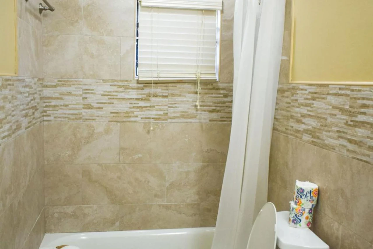 Brownstone Guesthouses Seabeach - Image 5