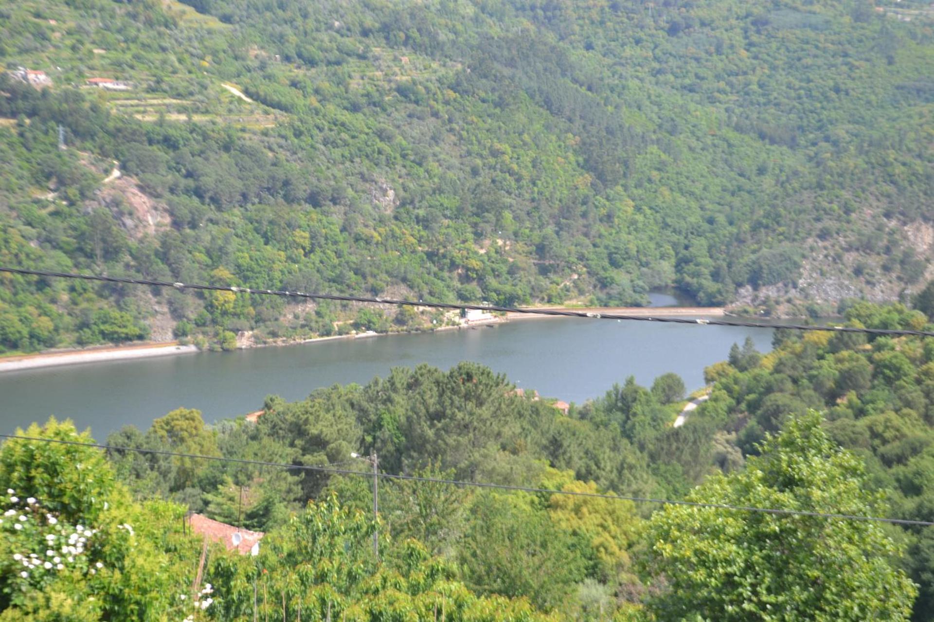 Descubra a Casa da Quinta da Calçada: Um Refúgio de Conforto e Elegância - Imagem 13