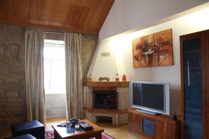 Descubra a Casa da Quinta da Calçada: Um Refúgio de Conforto e Elegância - Imagem 15