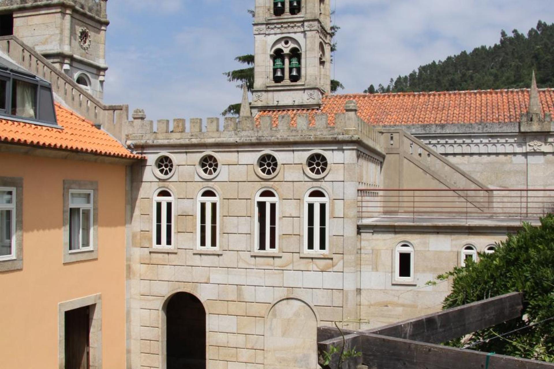 Descubra a Casa da Quinta da Calçada: Um Refúgio de Conforto e Elegância - Imagem 20