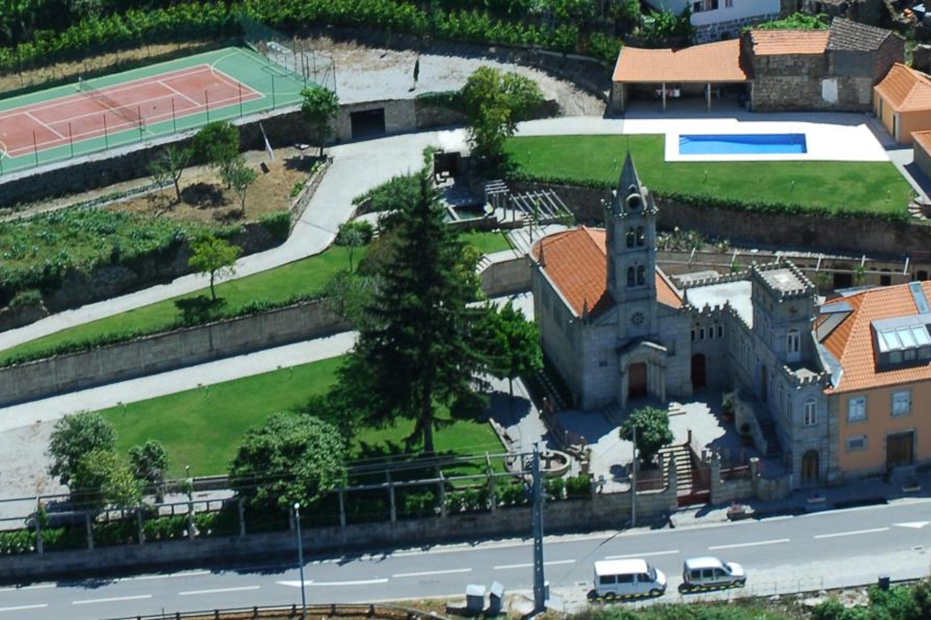 Descubra a Casa da Quinta da Calçada: Um Refúgio de Conforto e Elegância - Imagem 21