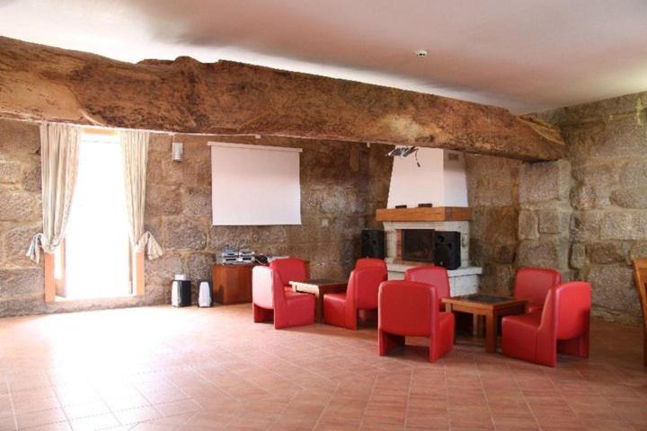 Descubra a Casa da Quinta da Calçada: Um Refúgio de Conforto e Elegância - Imagem 35