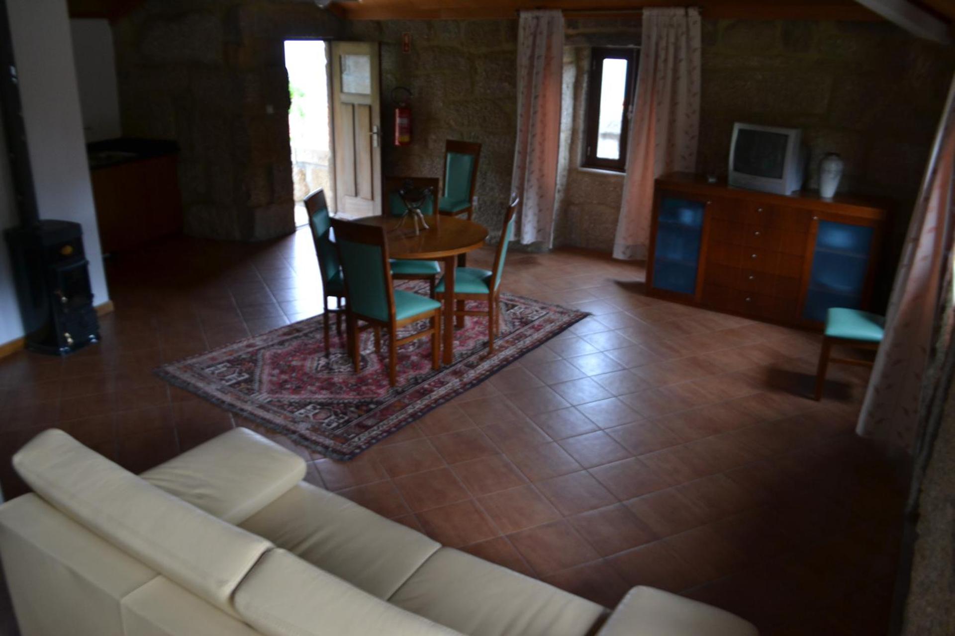 Descubra a Casa da Quinta da Calçada: Um Refúgio de Conforto e Elegância - Imagem 42