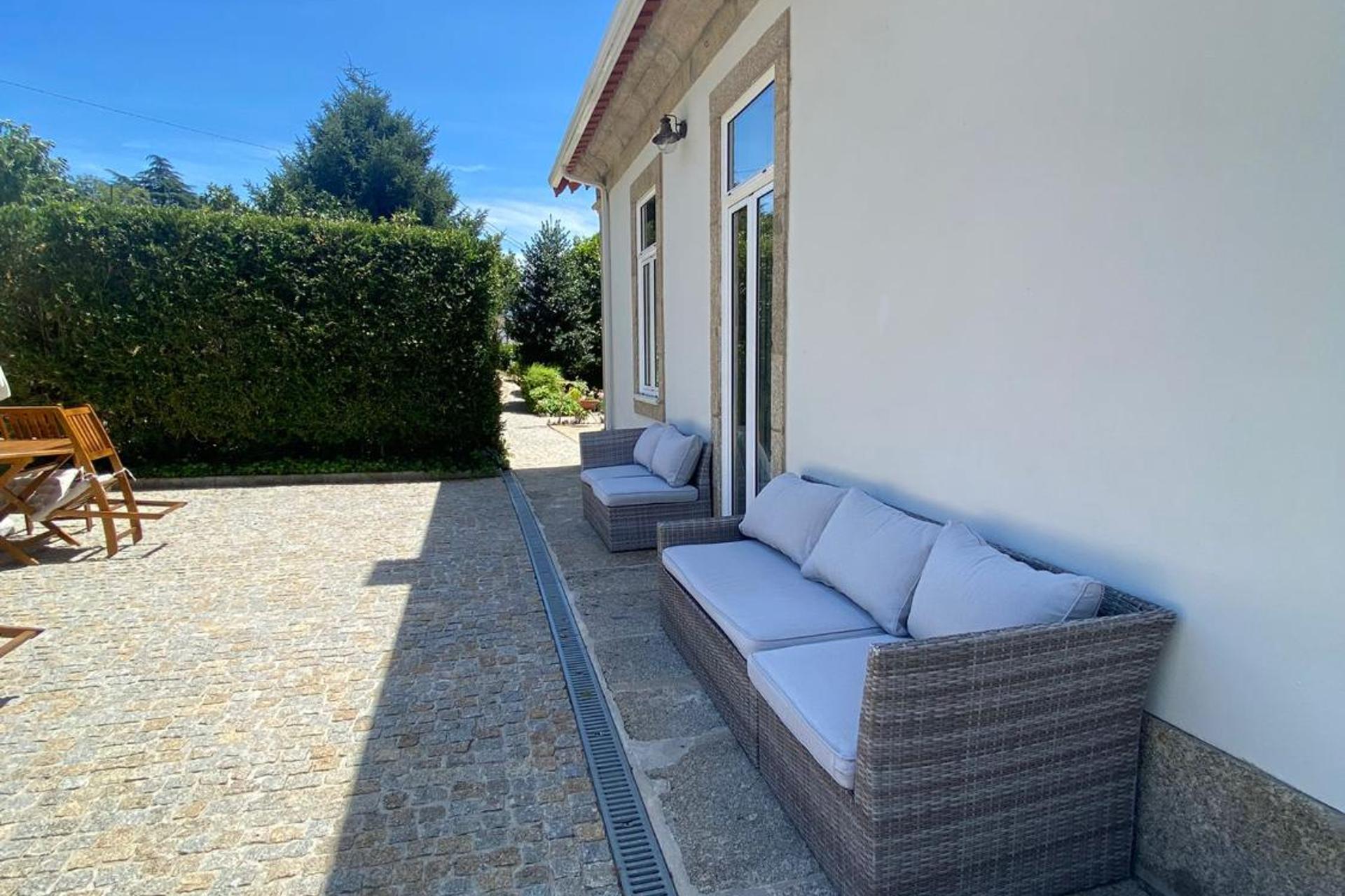 Descubra a Casa de Carrapatelo: Um Refúgio de Conforto e Confiança - Imagem 25