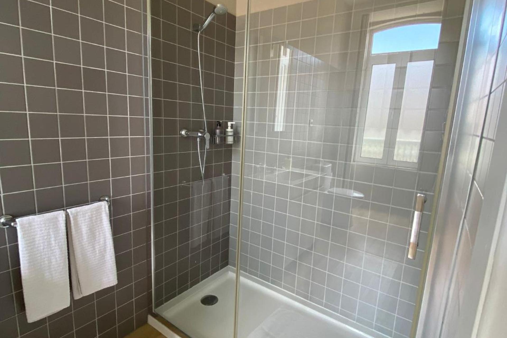 Descubra a Casa de Carrapatelo: Um Refúgio de Conforto e Confiança - Imagem 32