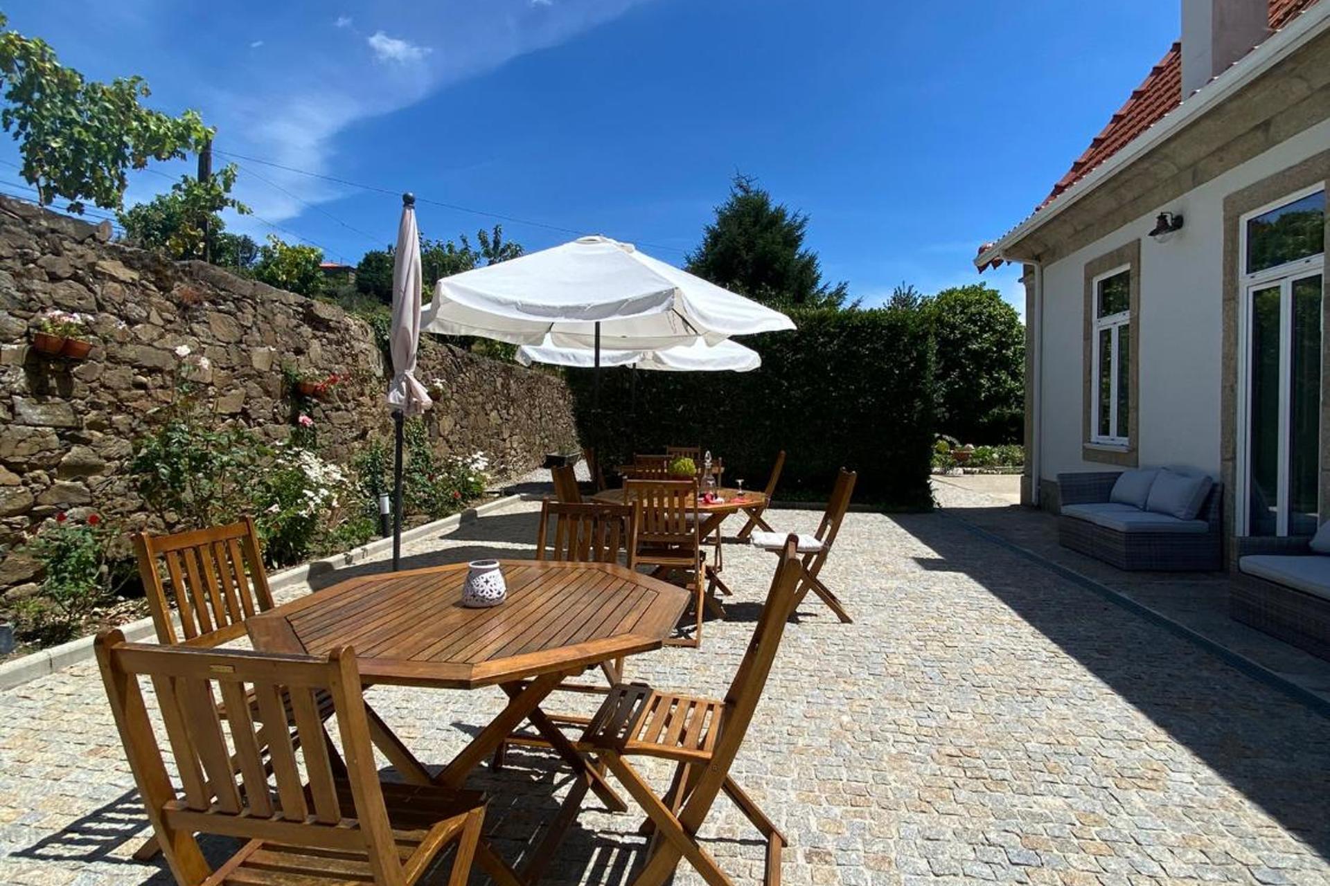 Descubra a Casa de Carrapatelo: Um Refúgio de Conforto e Confiança - Imagem 7