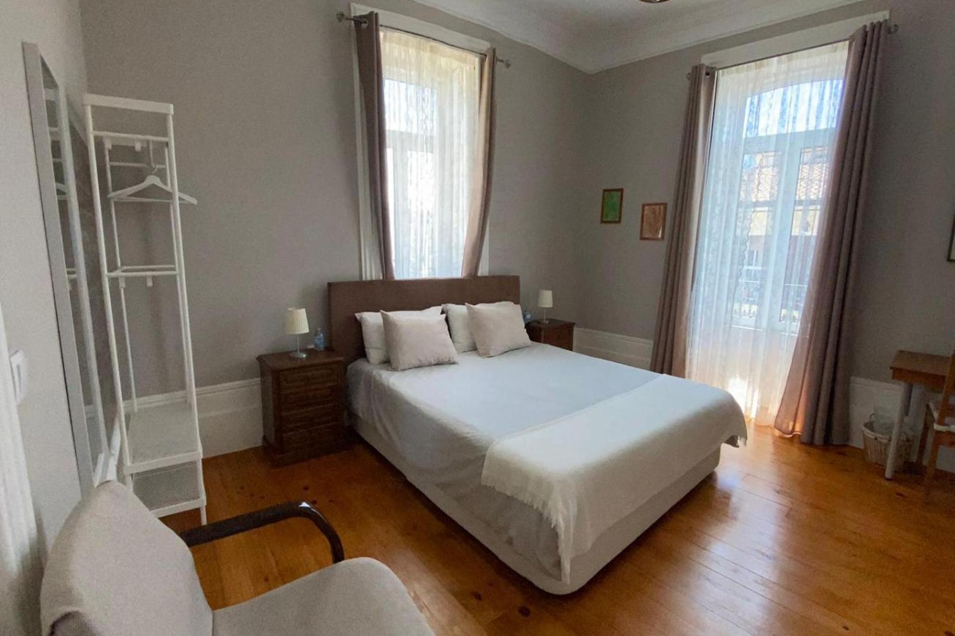 Descubra a Casa de Carrapatelo: Um Refúgio de Conforto e Confiança - Imagem 61