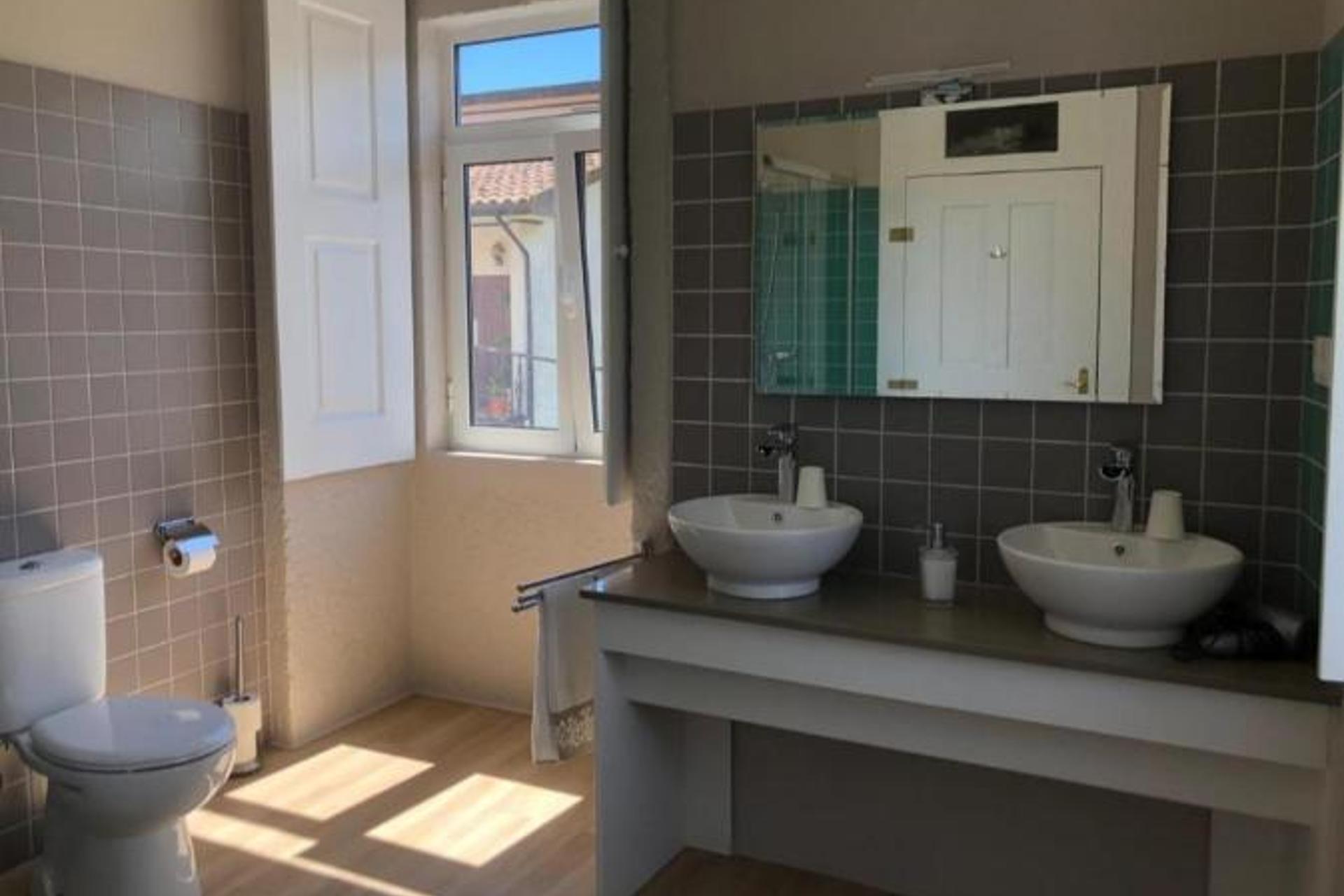 Descubra a Casa de Carrapatelo: Um Refúgio de Conforto e Confiança - Imagem 66