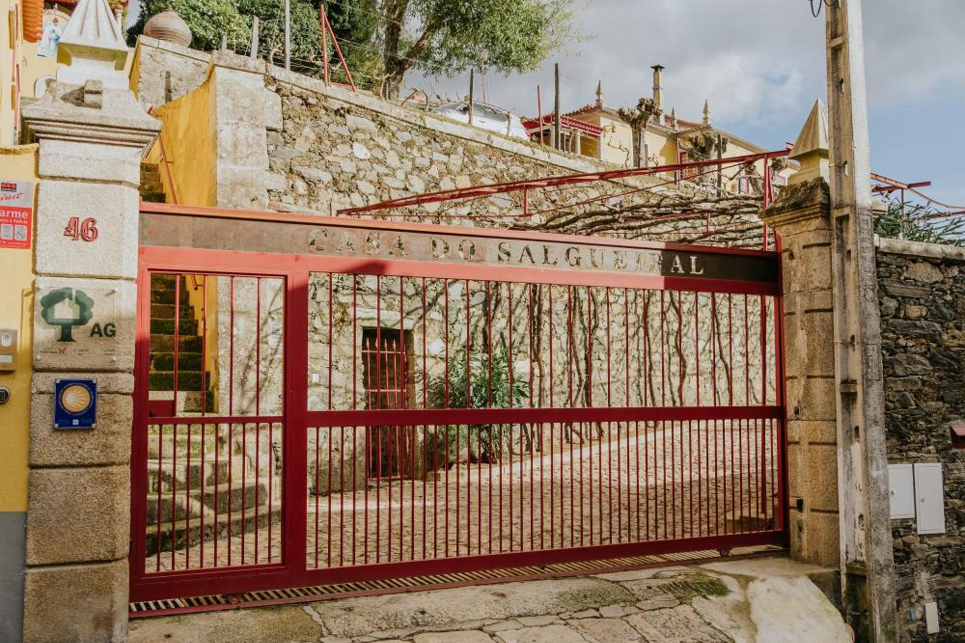 Descubra a Casa do Salgueiral: Sua Experiência de Hospitalidade Inigualável - Imagem 86