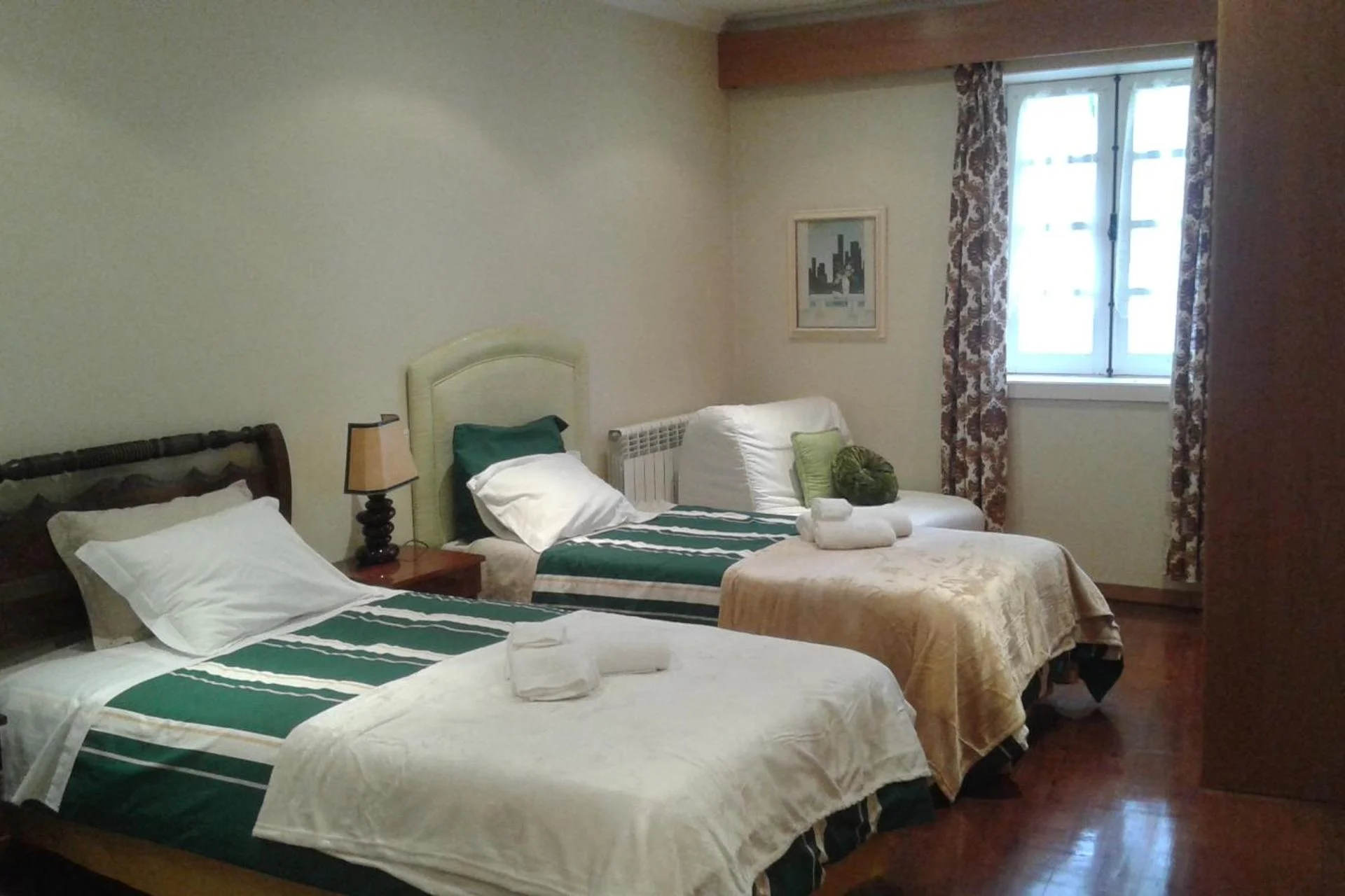 Experience the Charm of Casa dos Confrades: Your Ideal Stay Awaits - Image 2