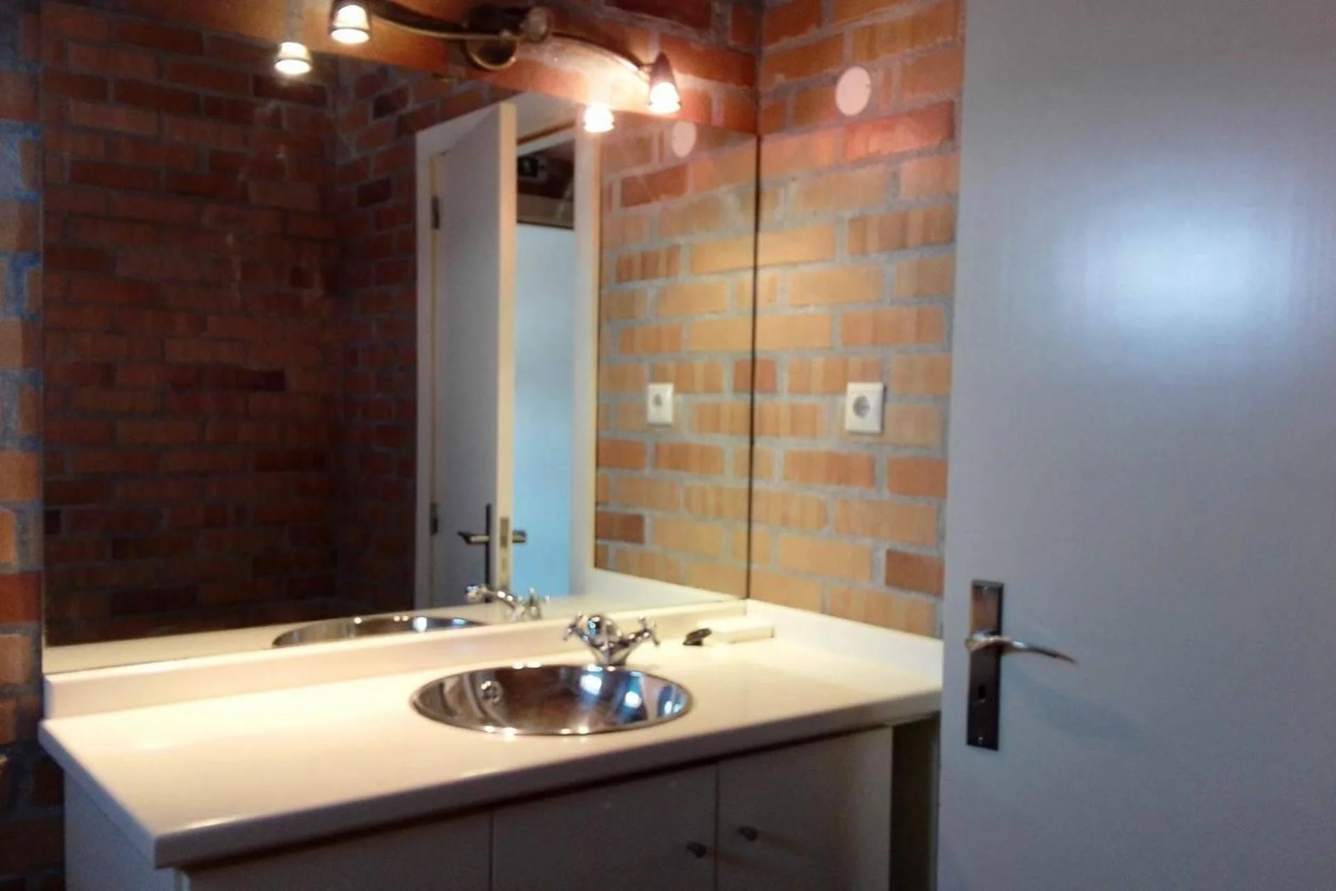 Experience the Charm of Casa dos Confrades: Your Ideal Stay Awaits - Image 3