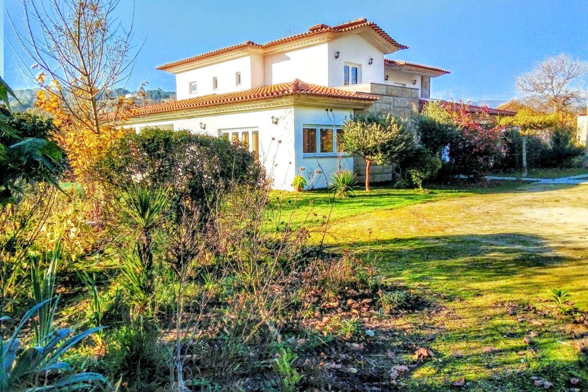 Descubra a Casa Vale do Rio Ovil: Uma Experiência Incomparável em Hospitalidade - Imagem 59