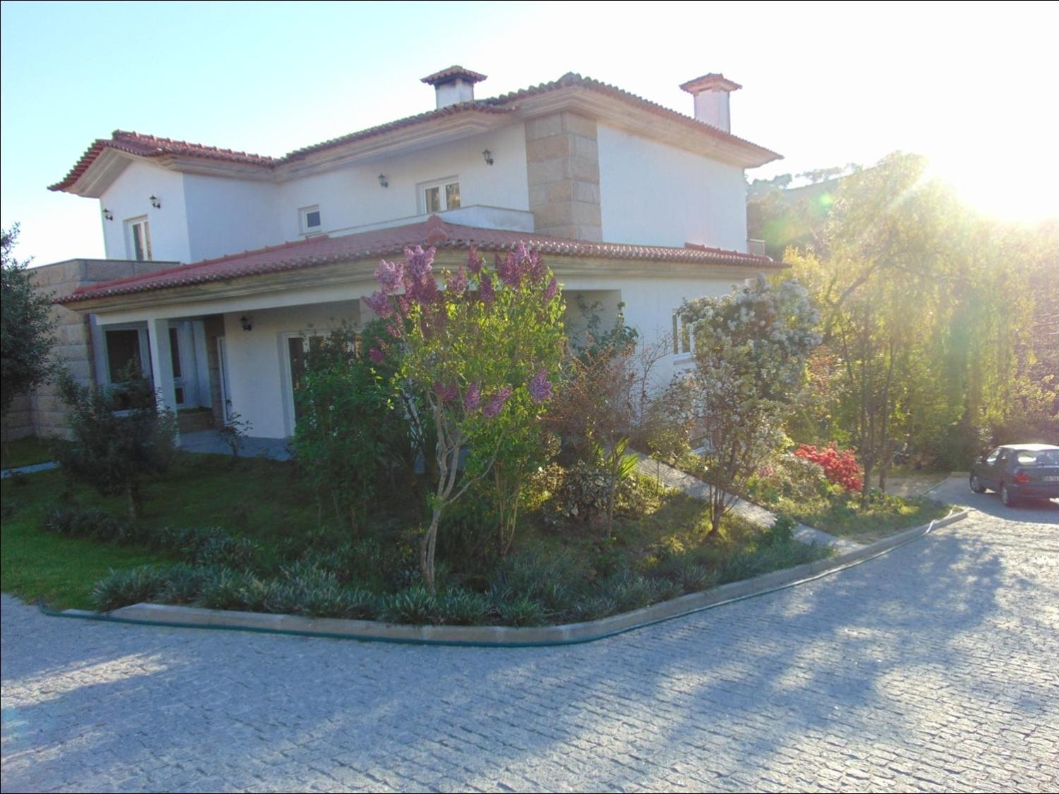 Descubra a Casa Vale do Rio Ovil: Uma Experiência Incomparável em Hospitalidade - Imagem 95