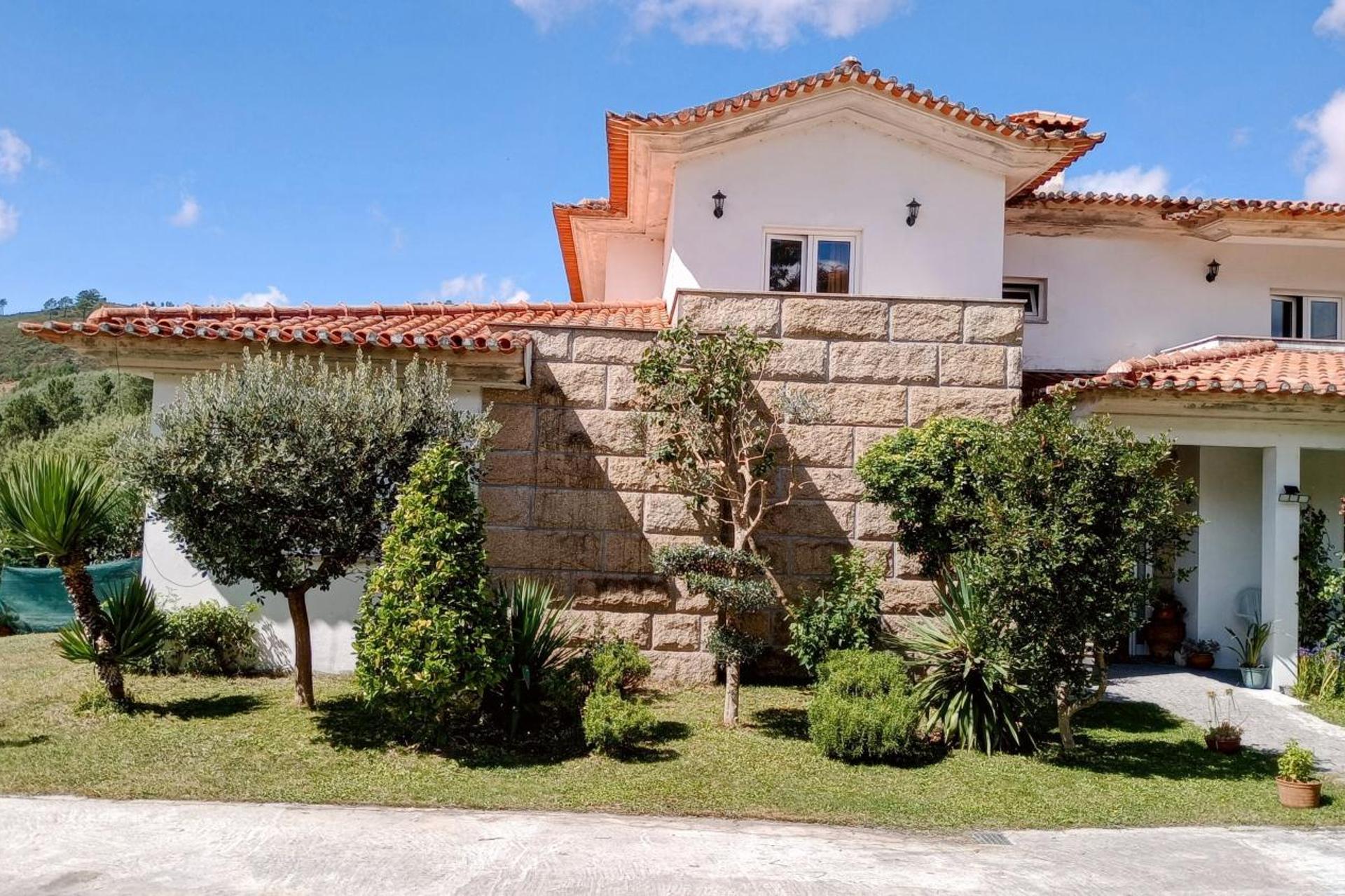 Descubra a Casa Vale do Rio Ovil: Uma Experiência Incomparável em Hospitalidade - Imagem 98