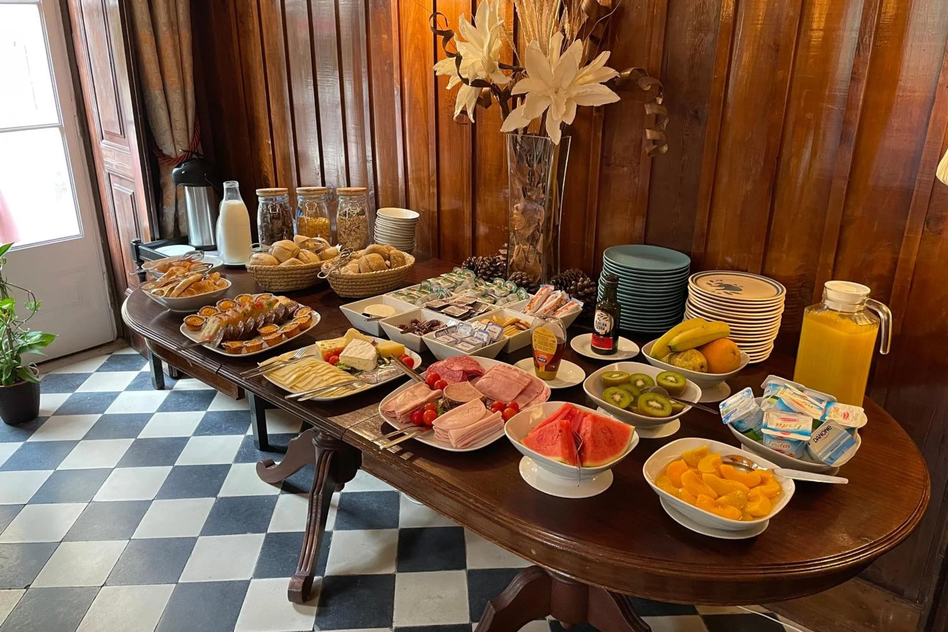 Chalet Relogio Guesthouse - Image 17
