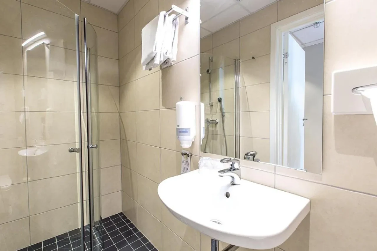 Chesterfield Hotel - Image 11