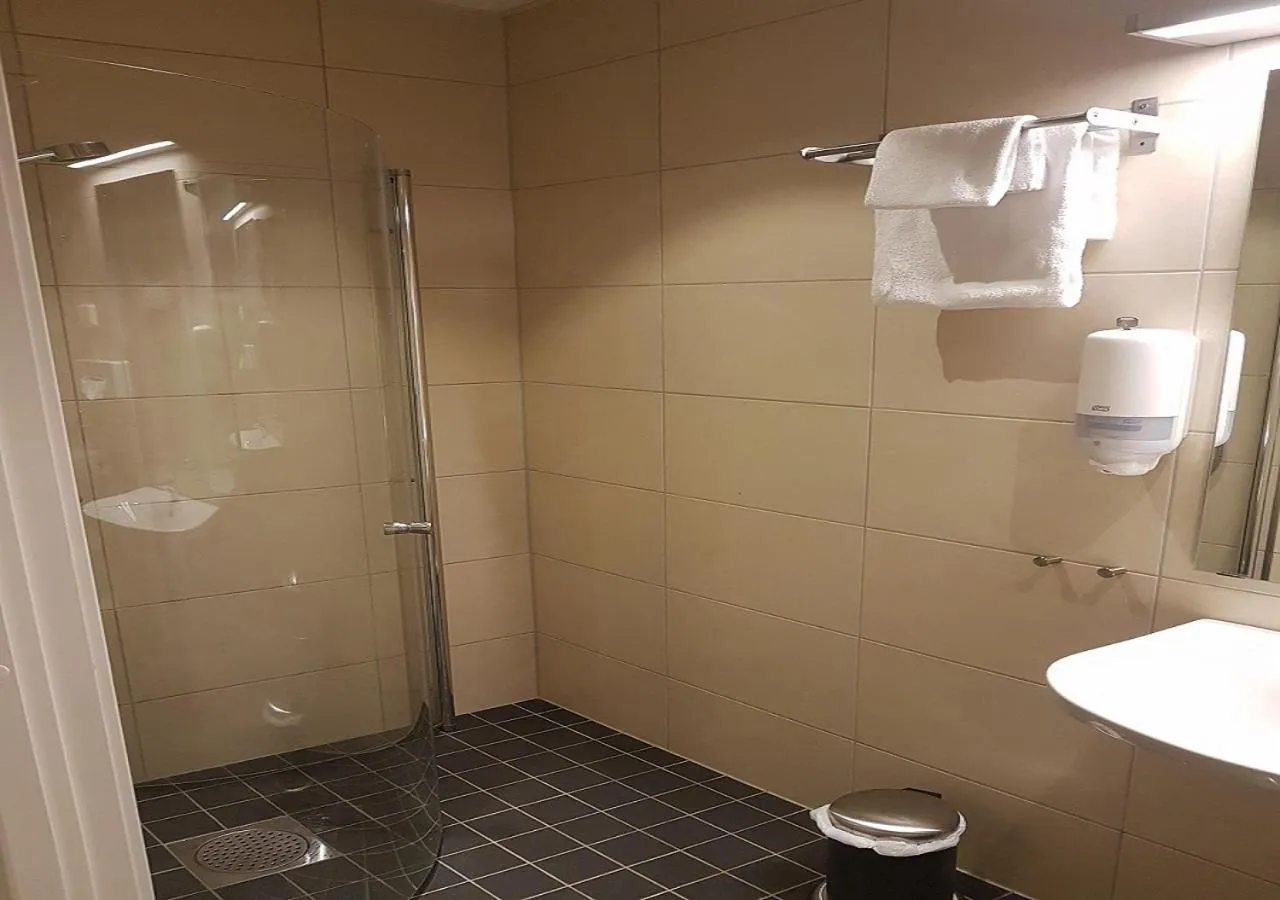 Chesterfield Hotel - Image 12