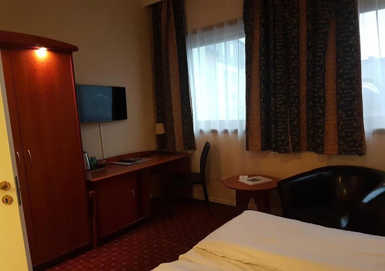 Chesterfield Hotel - Image 20