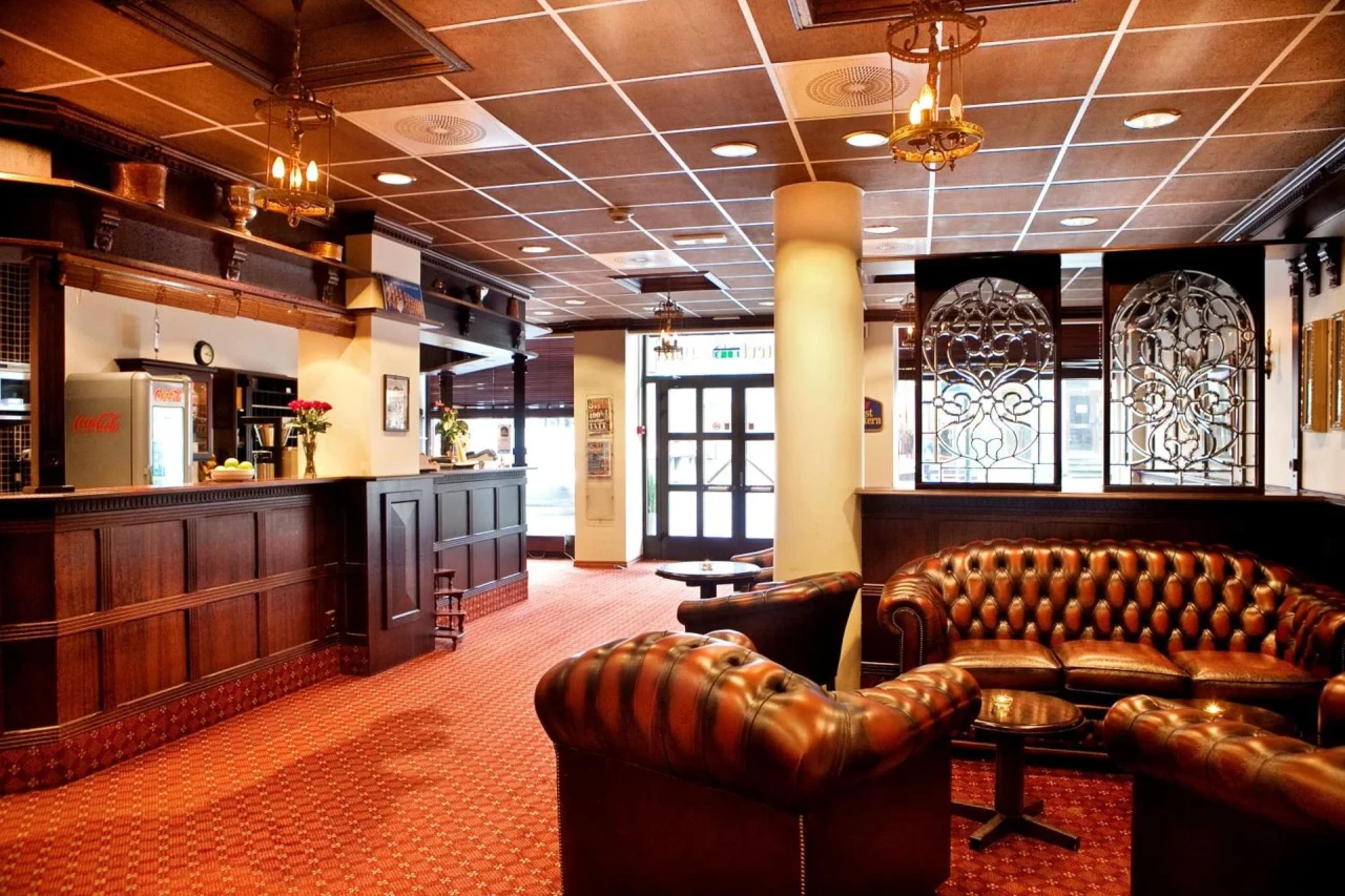 Chesterfield Hotel - Image 4