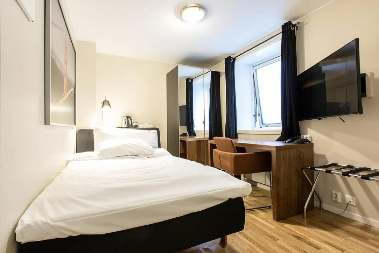 Chesterfield Hotel - Image 5