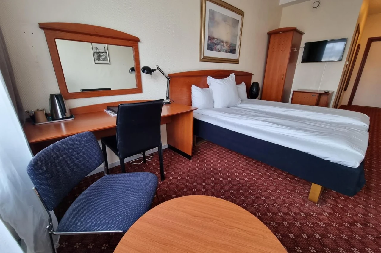 Chesterfield Hotel - Image 7
