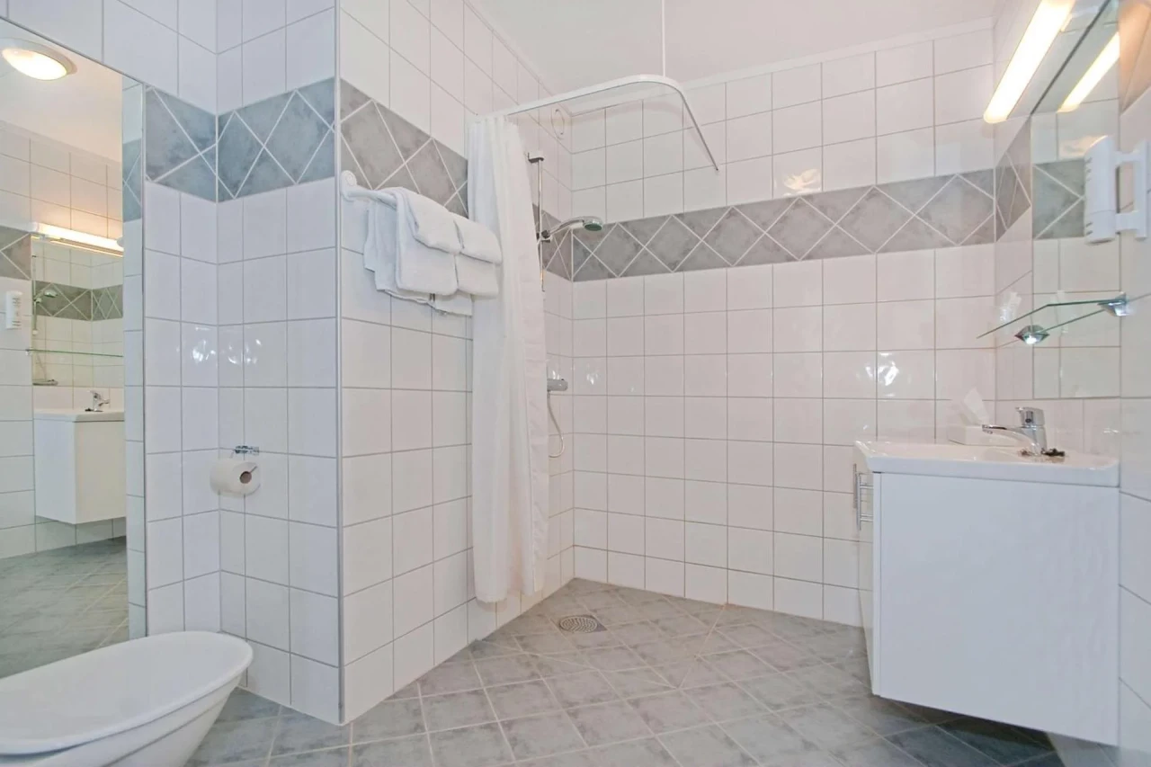 Chesterfield Hotel - Image 8