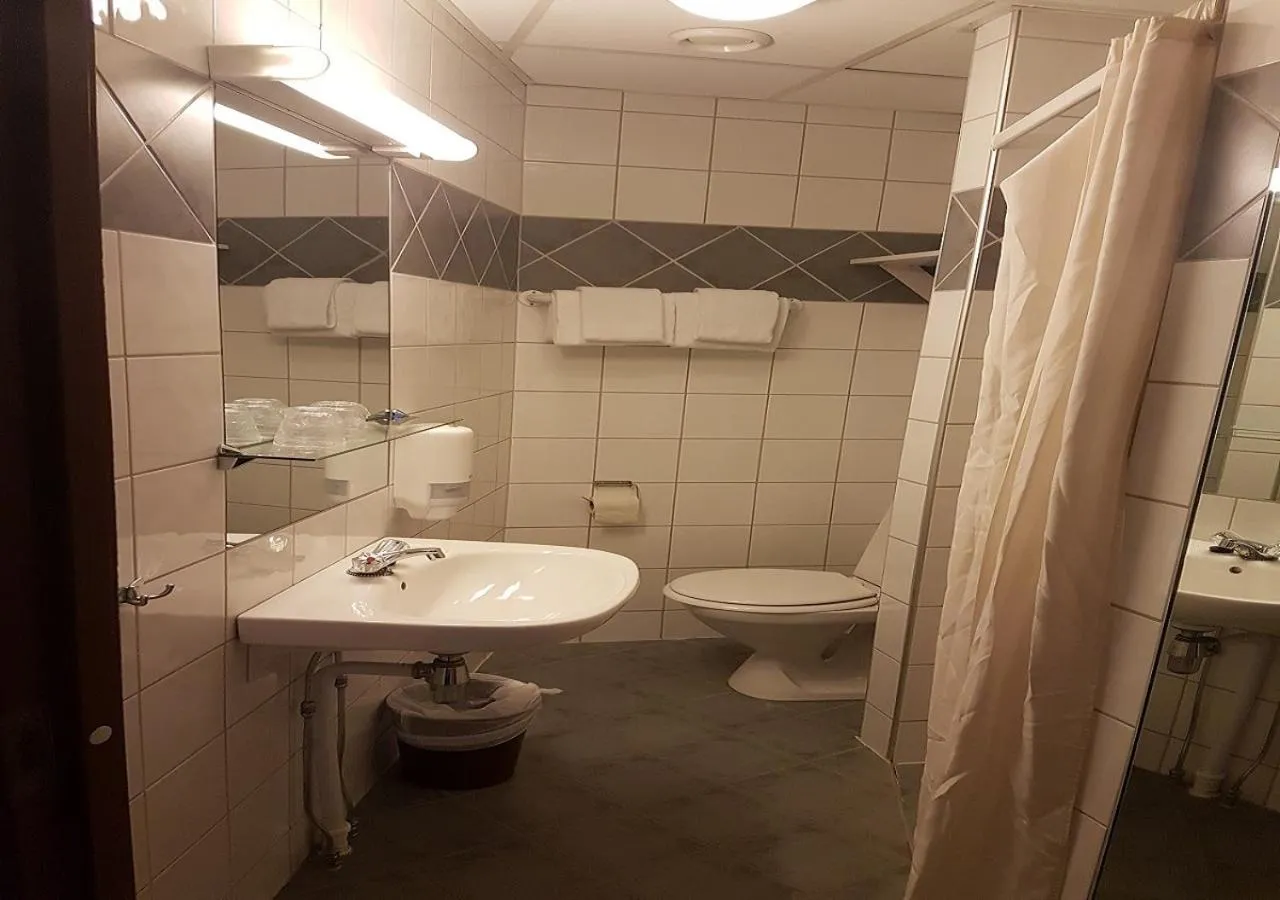 Chesterfield Hotel - Image 10