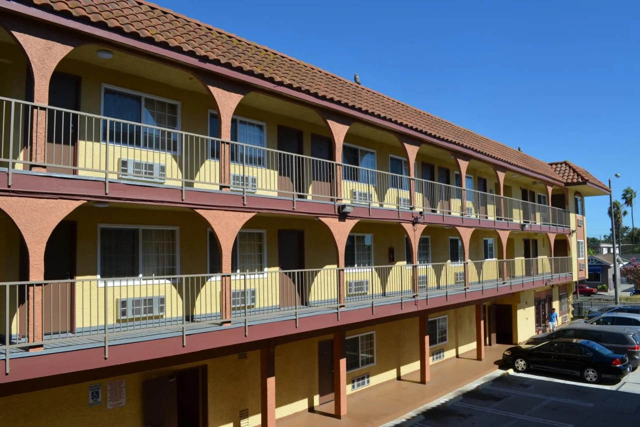 Experience Cloud 9 Inn LAX in Inglewood, CA - Image 18