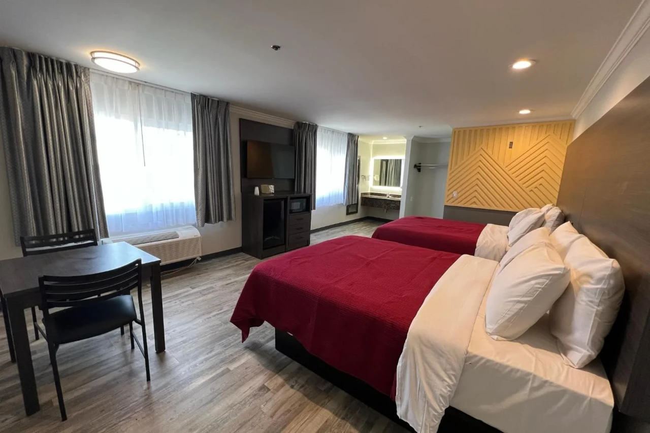 Experience Cloud 9 Inn LAX in Inglewood, CA - Image 6