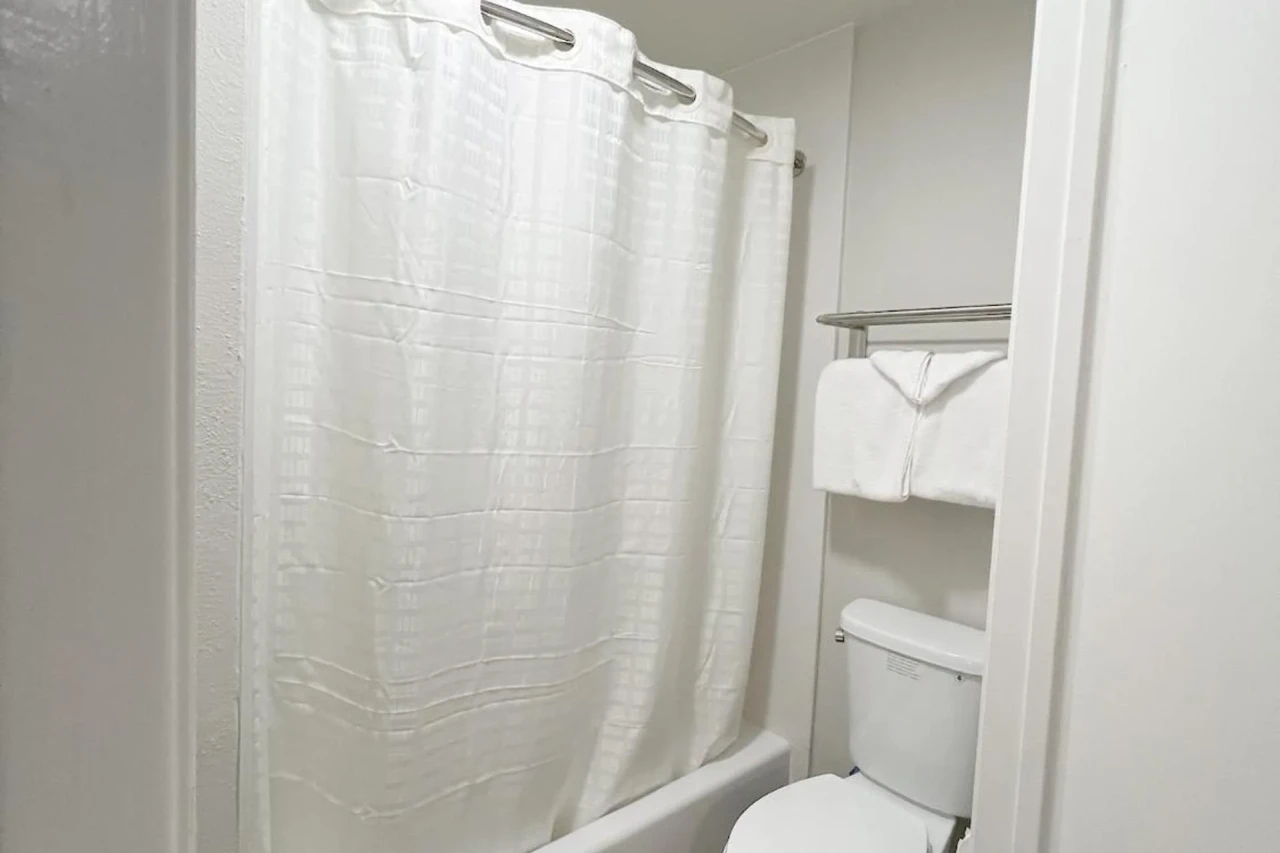 Experience Cloud 9 Inn LAX in Inglewood, CA - Image 7