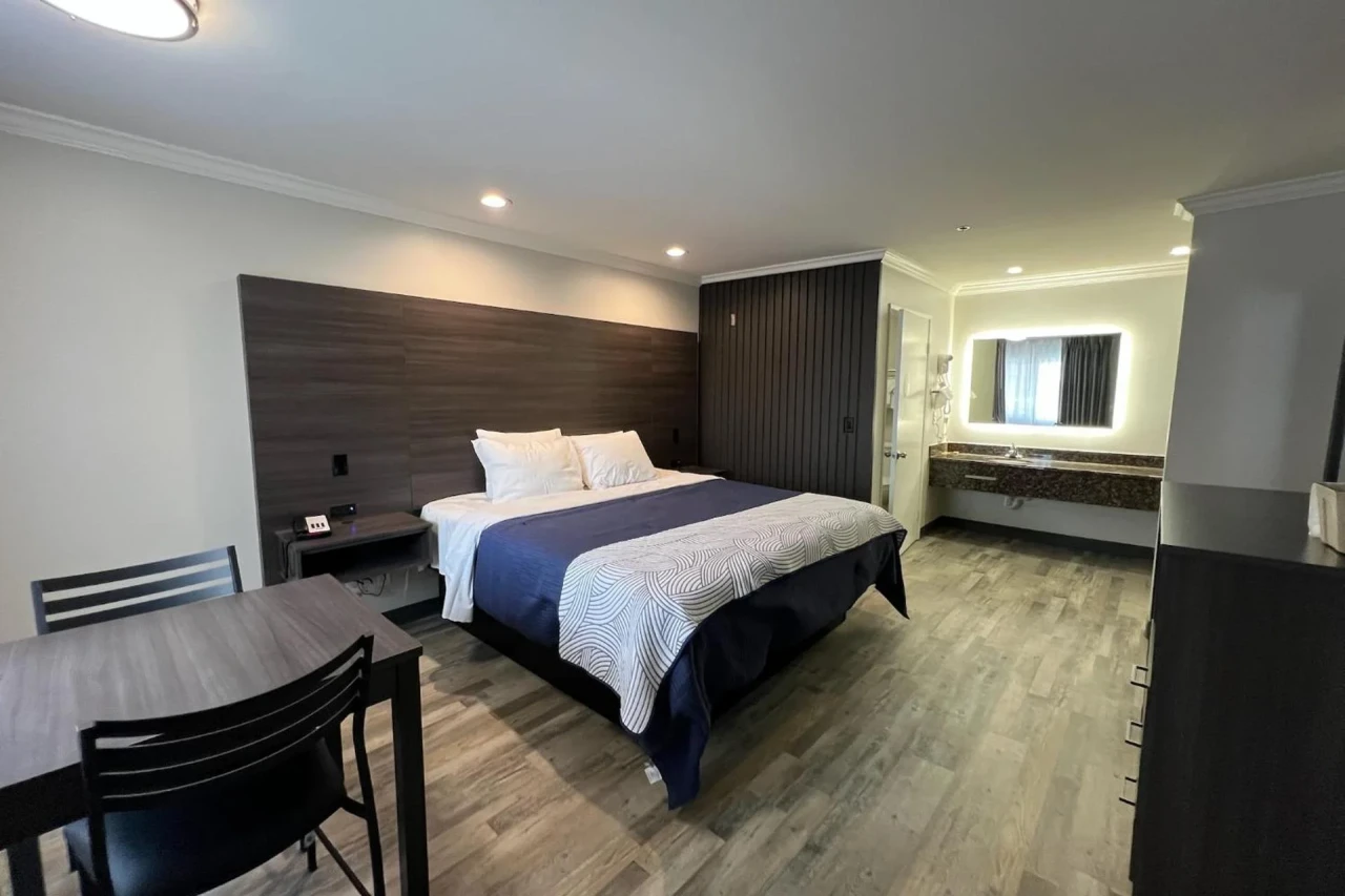 Experience Cloud 9 Inn LAX in Inglewood, CA - Image 9